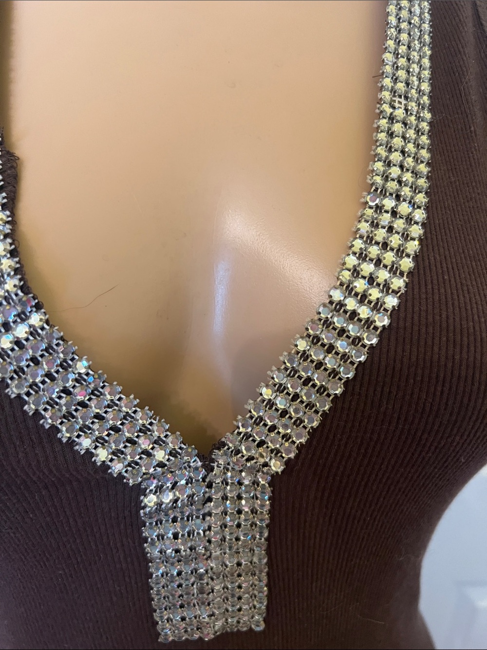 Passport Rhinestone Deep V-Neck Statement Tank Lg - Picture 3 of 6